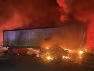 Trágico accidente en la autopista Colima-Manzanillo: Conductor muere calcinado