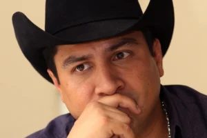 Julión Álvarez cancela concierto en Texas por retiro de visa de trabajo